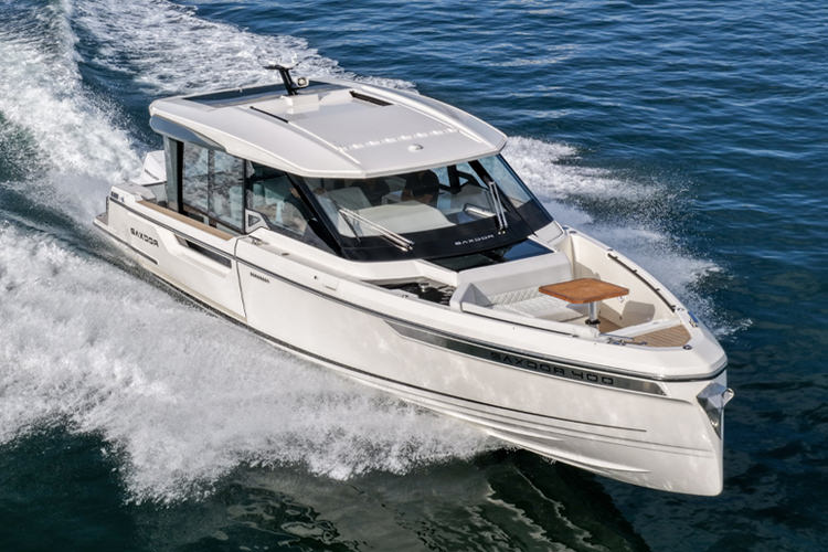 Ad custom yacht